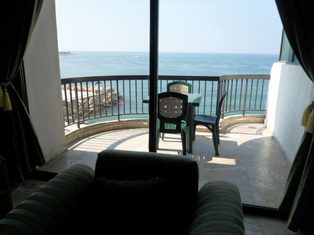 Holiday Suites Hotel & Beach Resort Jounieh Bilik gambar