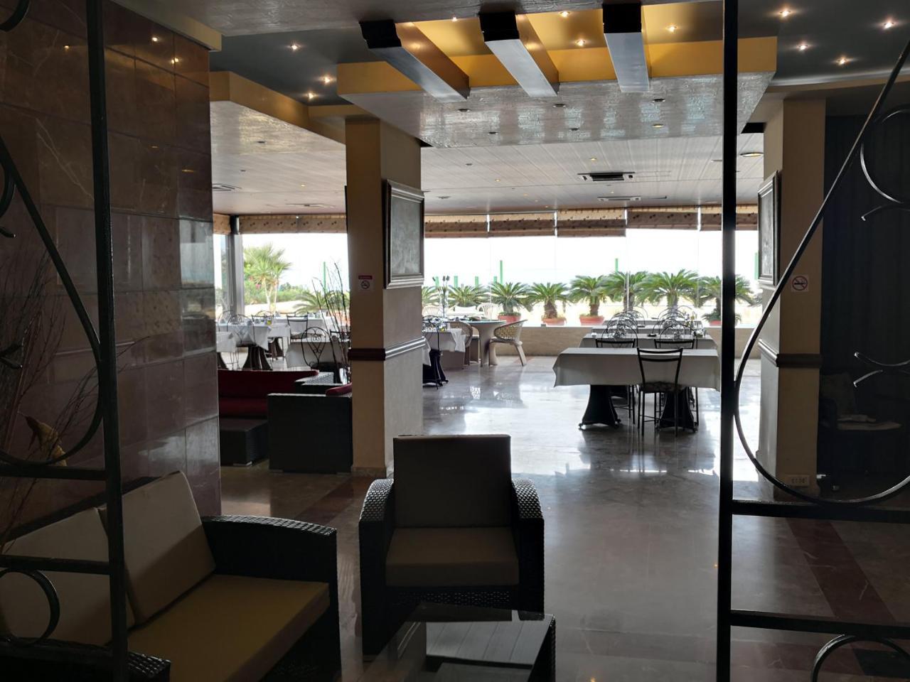 Holiday Suites Hotel & Beach Resort Jounieh Luaran gambar